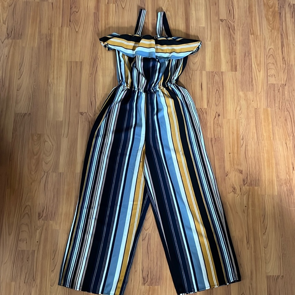 No Boundaries XS (1) striped jumpsuit.